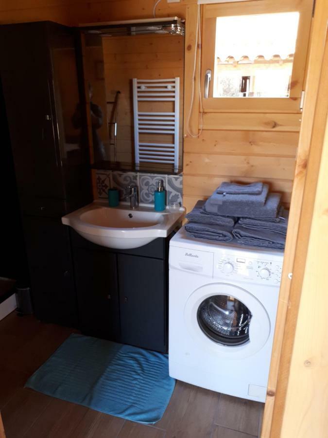 Gite Le Chalet Des Milles Et Un Chemins Castelnou Luaran gambar