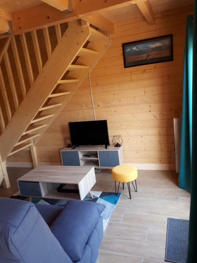 Gite Le Chalet Des Milles Et Un Chemins Castelnou Luaran gambar