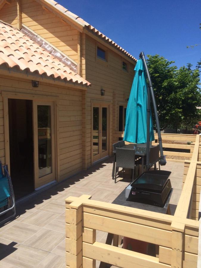 Gite Le Chalet Des Milles Et Un Chemins Castelnou Luaran gambar