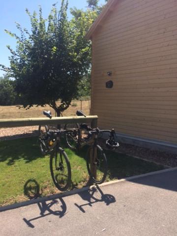 Gite Le Chalet Des Milles Et Un Chemins Castelnou Luaran gambar
